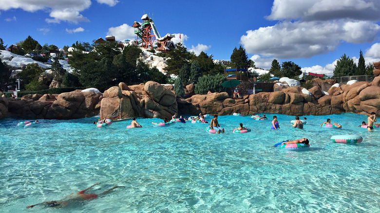 Eau bleu clair au parc aquatique Blizzard Beach.