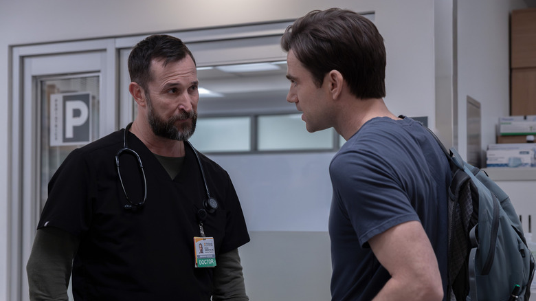 Robby parle à Langdon sur The Pitt