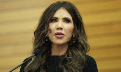 L'évolution complète de la beauté de Kristi Noem en images