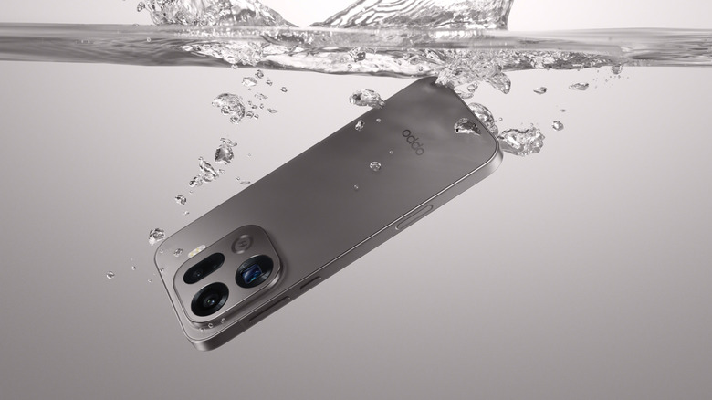 L’Oppo Find X9 Pro sous l’eau.