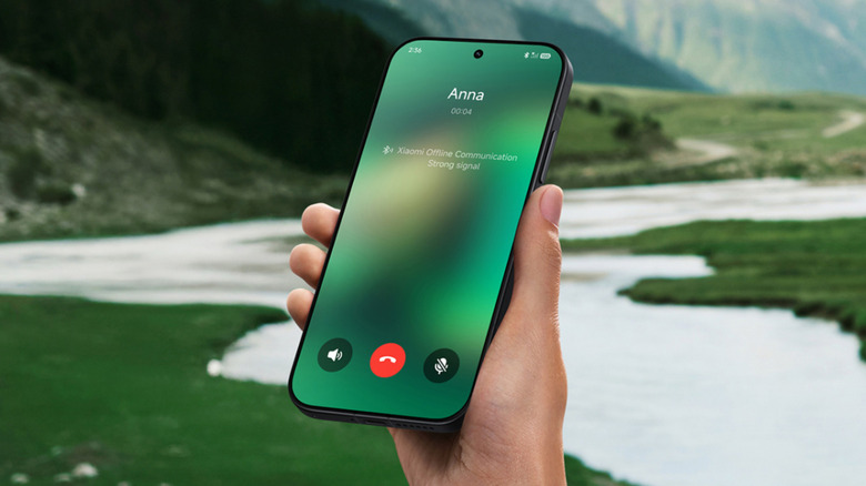 Une main tient un Xiaomi 17 qui reçoit un appel.