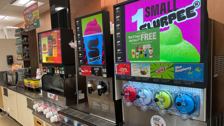 Machines Slurpee et Big Gulp dans un dépanneur