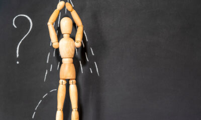 Est-ce vraiment bizarre de faire pipi sous la douche ?