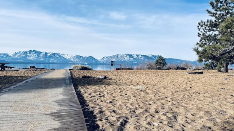 La plage du terrain de camping Nevada Beach.