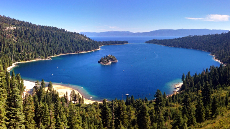 Vue aérienne du lac Tahoe d'Emerald Bay.