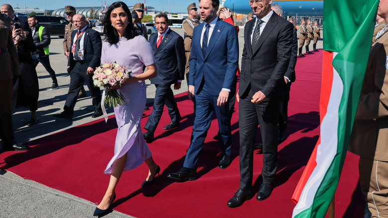 Vances arrive à l'aéroport international Ferenc Liszt de Budapest le 7 avril 2026
