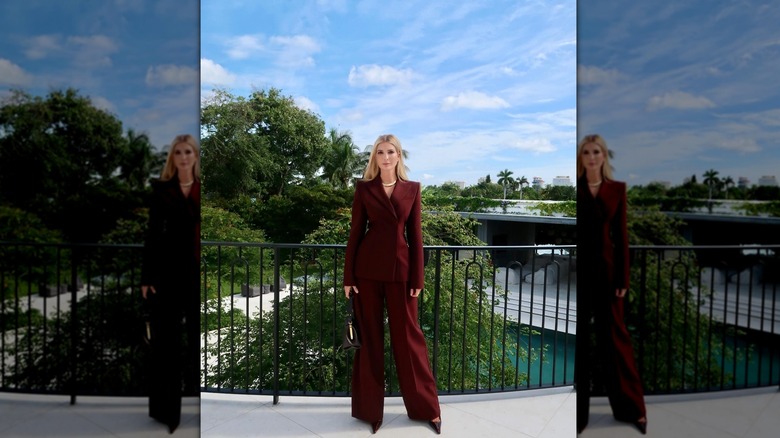 Ivanka Trump pose pour une photo à Miami, en Floride