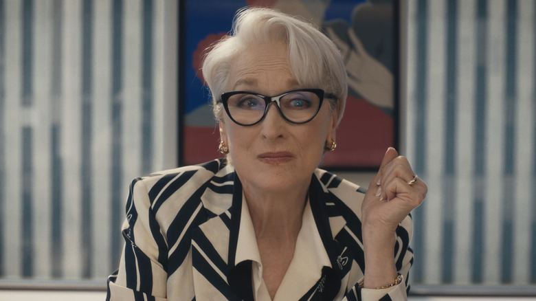Meryl Streep a l'air mal à l'aise en réunion dans Le Diable s'habille en Prada 2