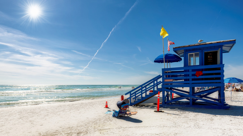 Cabane de sauveteur sur Sunny Siesta Key Beach