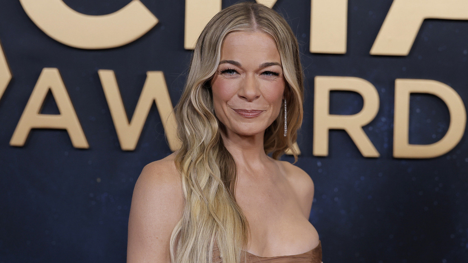Le parcours de LeAnn Rimes en matière de santé ménopausique a conduit à sa vidéo désormais virale sur la mâchoire