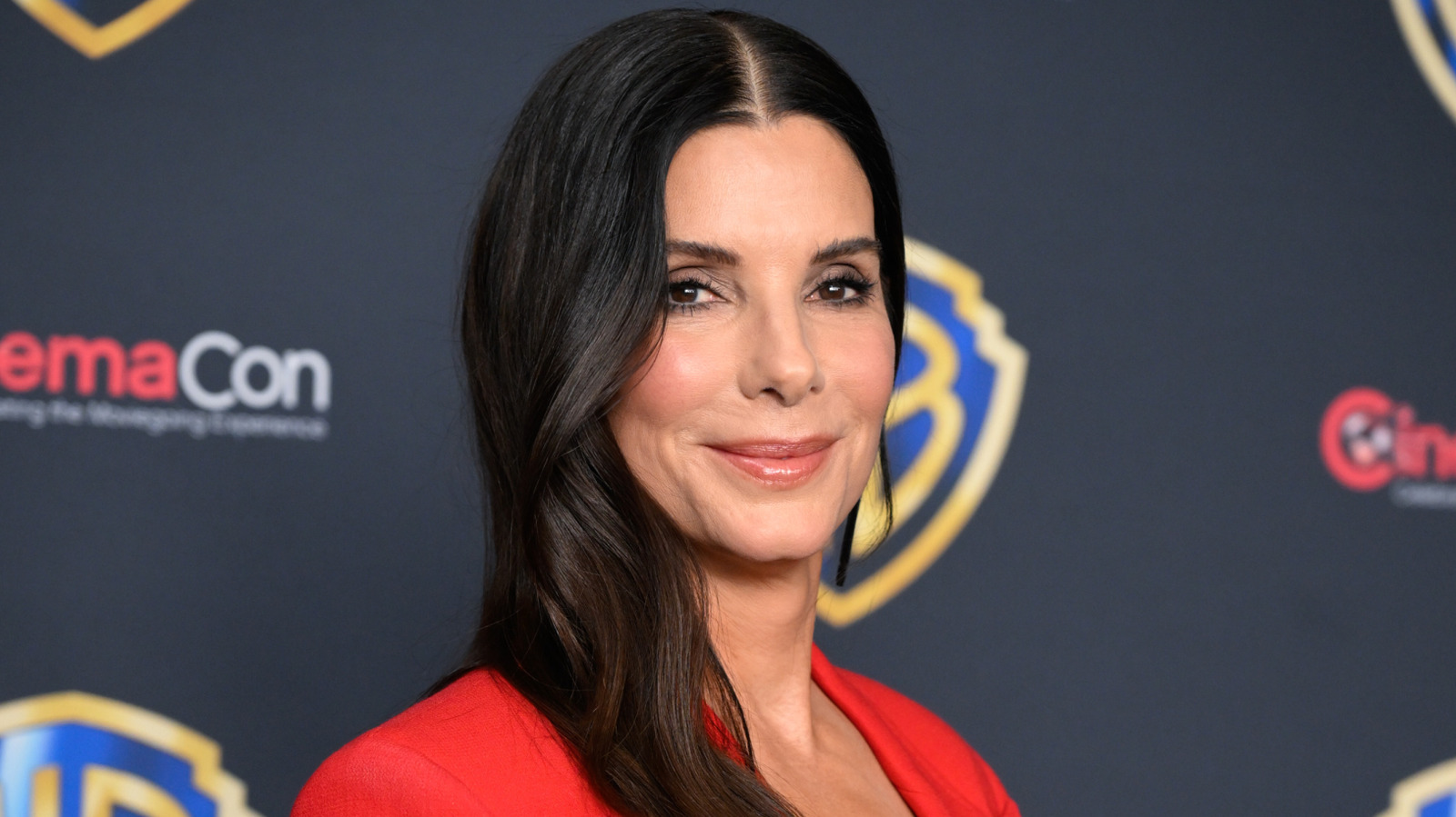 Sandra Bullock est revenue au théâtre en réprimandant sévèrement les lieux de travail qui ne sont pas adaptés aux parents
