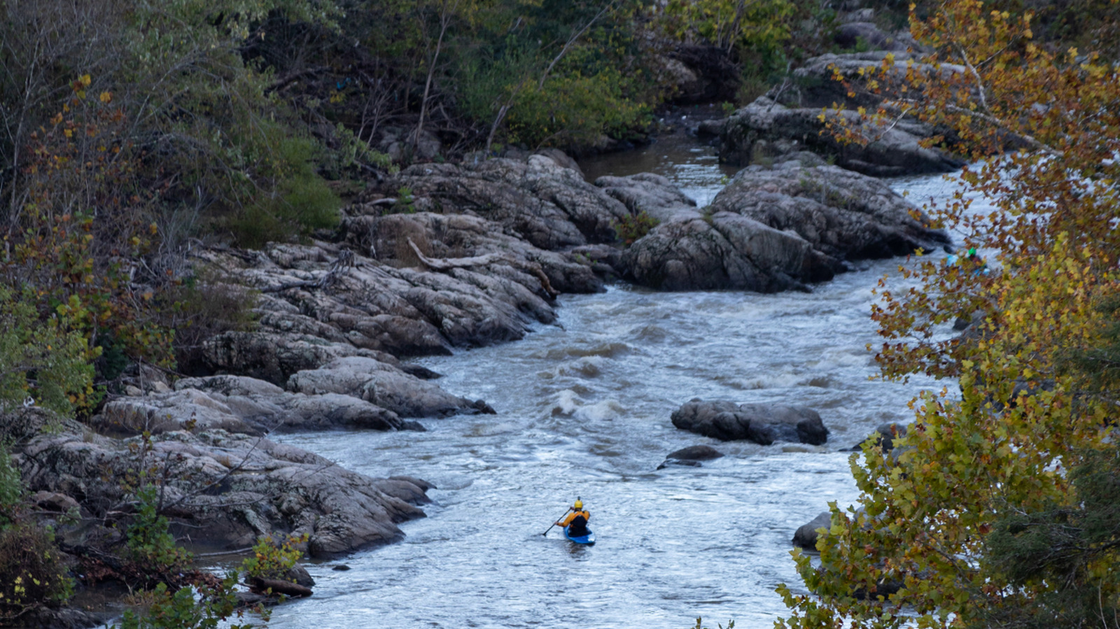 Le sentier fluvial de 45 milles de Virginie offre une navigation idyllique avec une vue sur les montagnes Blue Ridge