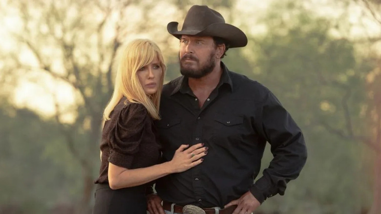 Beth (Kelly Reilly) s'accroche à Rip (Cole Hauser) 