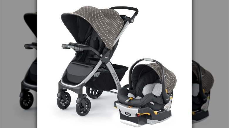 Système de voyage Chicco Bravo Trio à pois gris