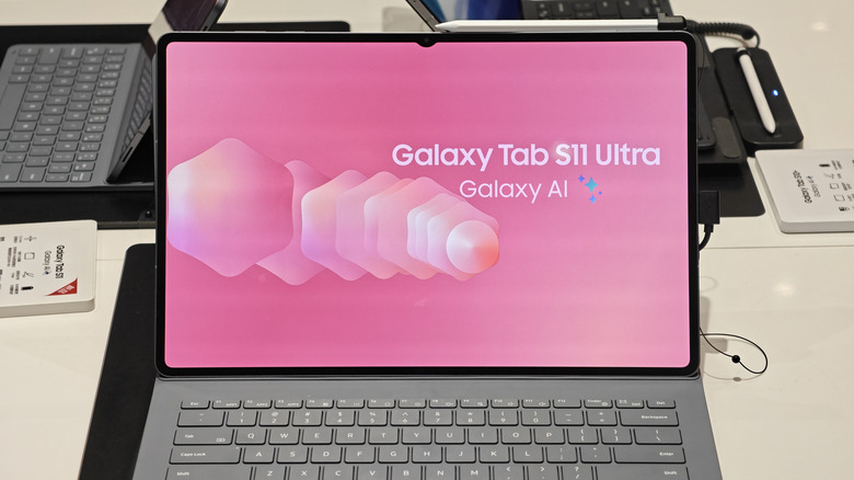 La Galaxy Tab S11 Ultra exposée dans un magasin