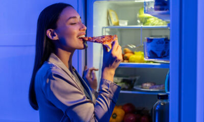 Ce que le fait de se lever pour manger au milieu de la nuit pourrait révéler sur votre santé
