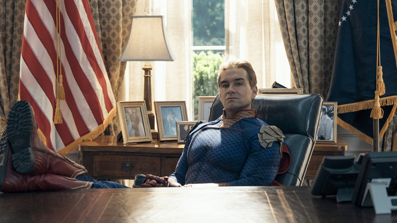 Homelander assis dans le bureau ovale dans The Boys