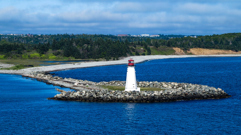 Le phare Maughers sur l'île McNabs, Halifax, Nouvelle-Écosse, Canada.