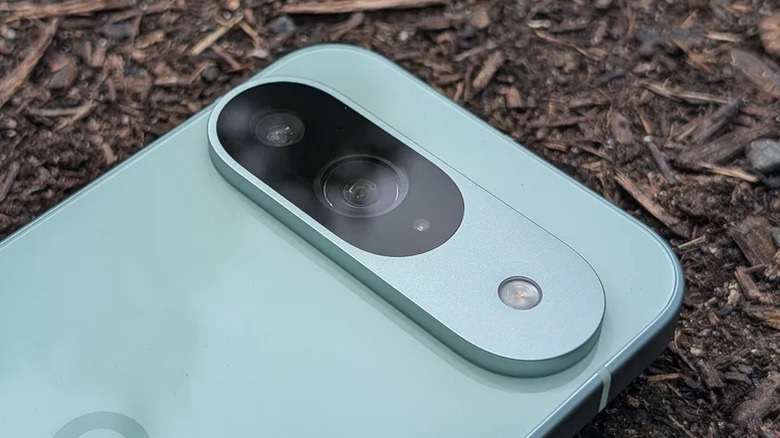Gros plan sur le module caméra du Pixel 9