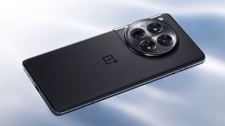 Image promotionnelle d'un OnePlus 12 noir