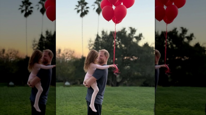 Le prince Harry tient sa fille, la princesse Lilibet