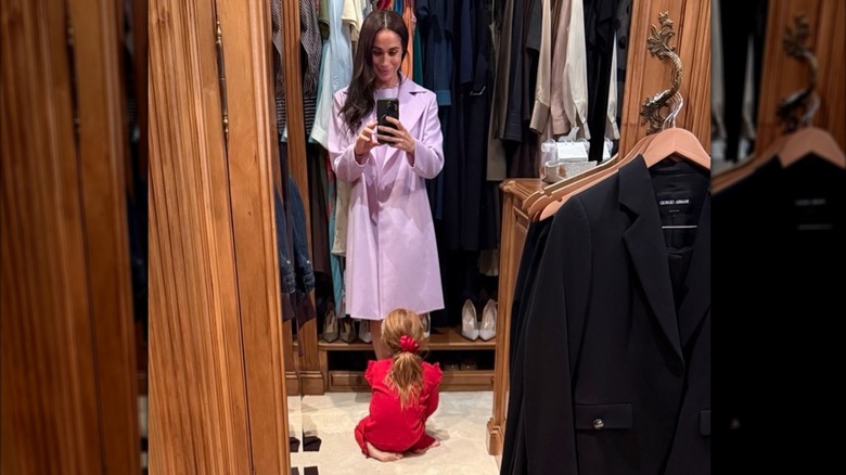 Meghan Markle et Lilibet dans son placard.