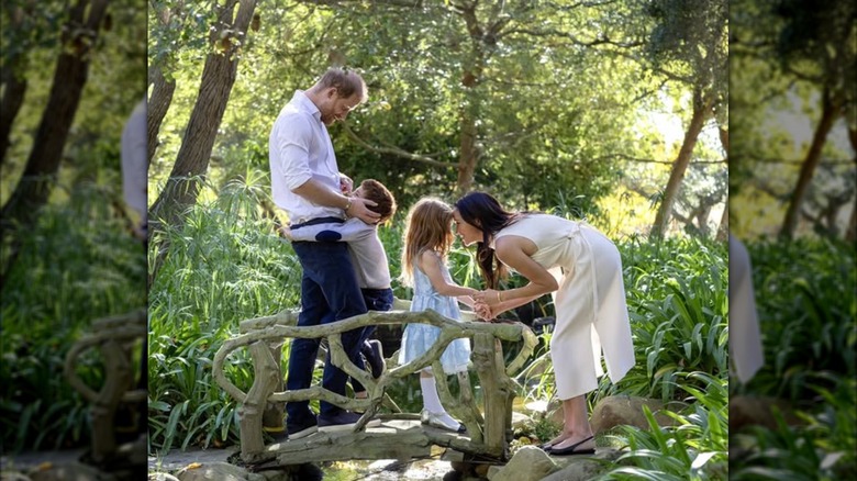 Une photo de Meghan Markle, du prince Harry, de Lilibet et d'Archie.