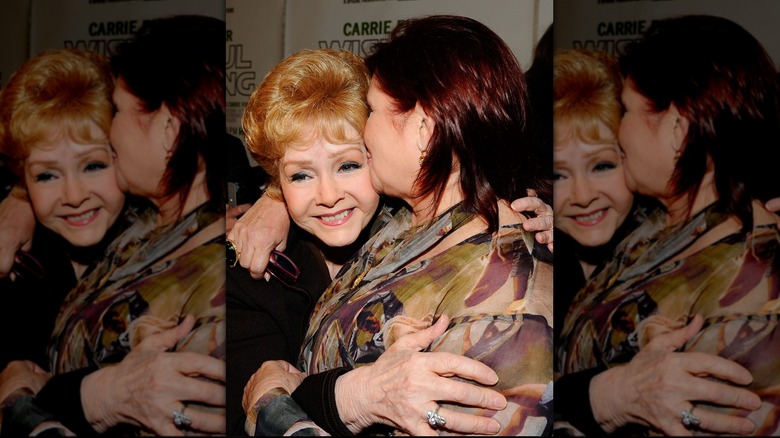 Debbie Reynolds et Carrie Fisher arrivent à la première du documentaire HBO 