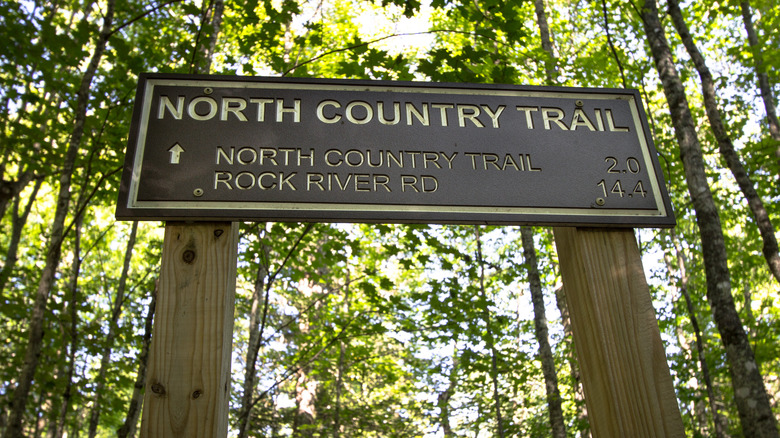 signalisation du sentier de campagne du nord