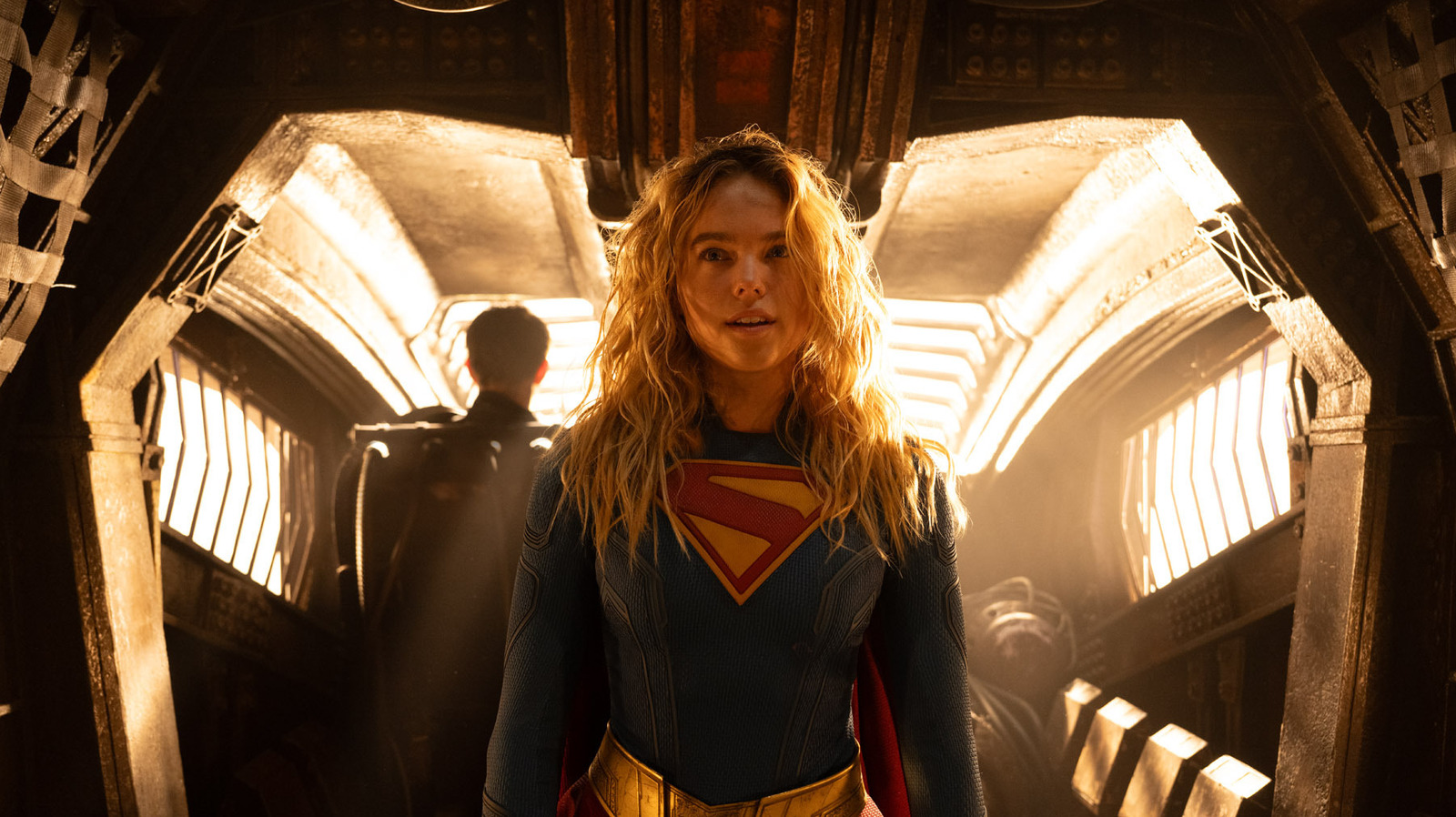 Pourquoi Supergirl porte à peine son costume de super-héros dans son propre film