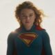 Pourquoi le costume de film de Supergirl conserve la jupe classique de la bande dessinée (visite du plateau)