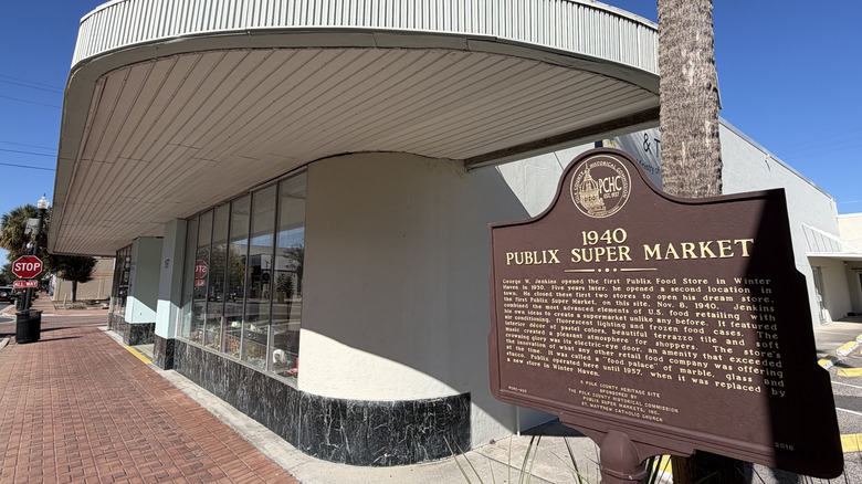 Bâtiment de plaque historique du premier supermarché Publix