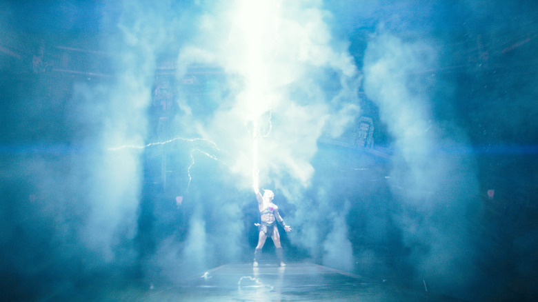Le prince Adam se transforme en He-Man avec le pouvoir de Grayskull dans Masters of the Universe