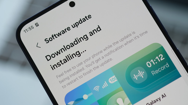 Mise à jour logicielle disponible sur un téléphone Samsung