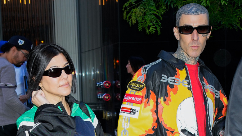 Kourtney Kardashian et Travis Barker dans la rue