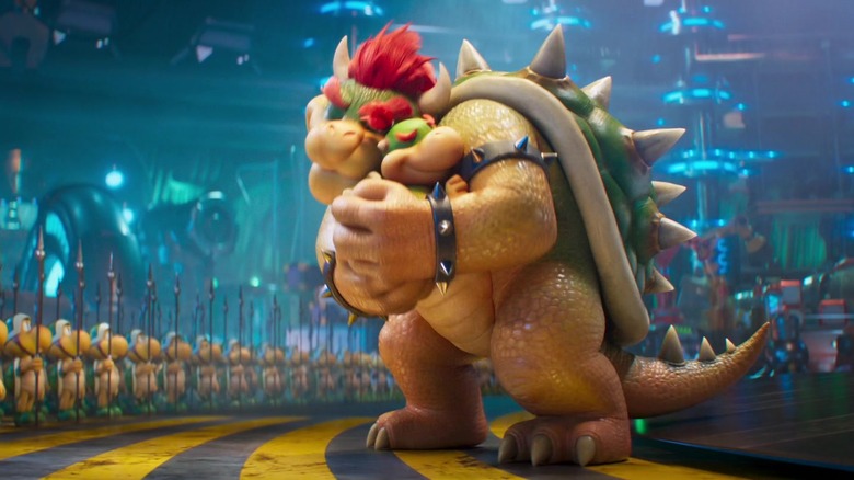 Bowser serre Bowser Jr. dans ses bras dans le film Super Mario Galaxy