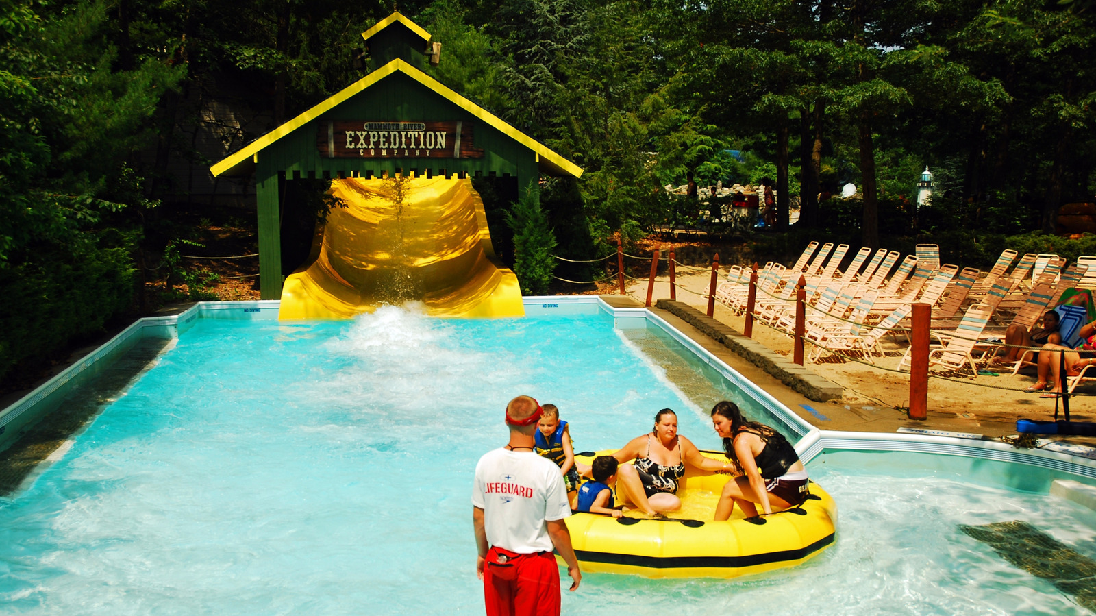 Le plus grand parc aquatique de New York avec montagnes russes hydromagnétiques est une visite incontournable cet été
