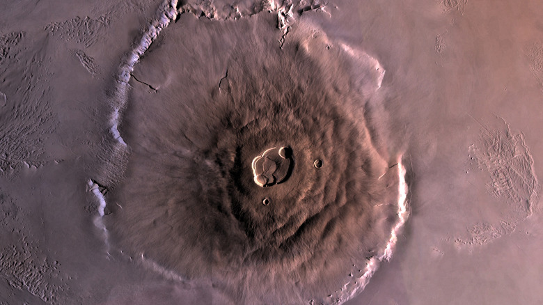 Une vue de l'Olympus Mons vue depuis l'espace