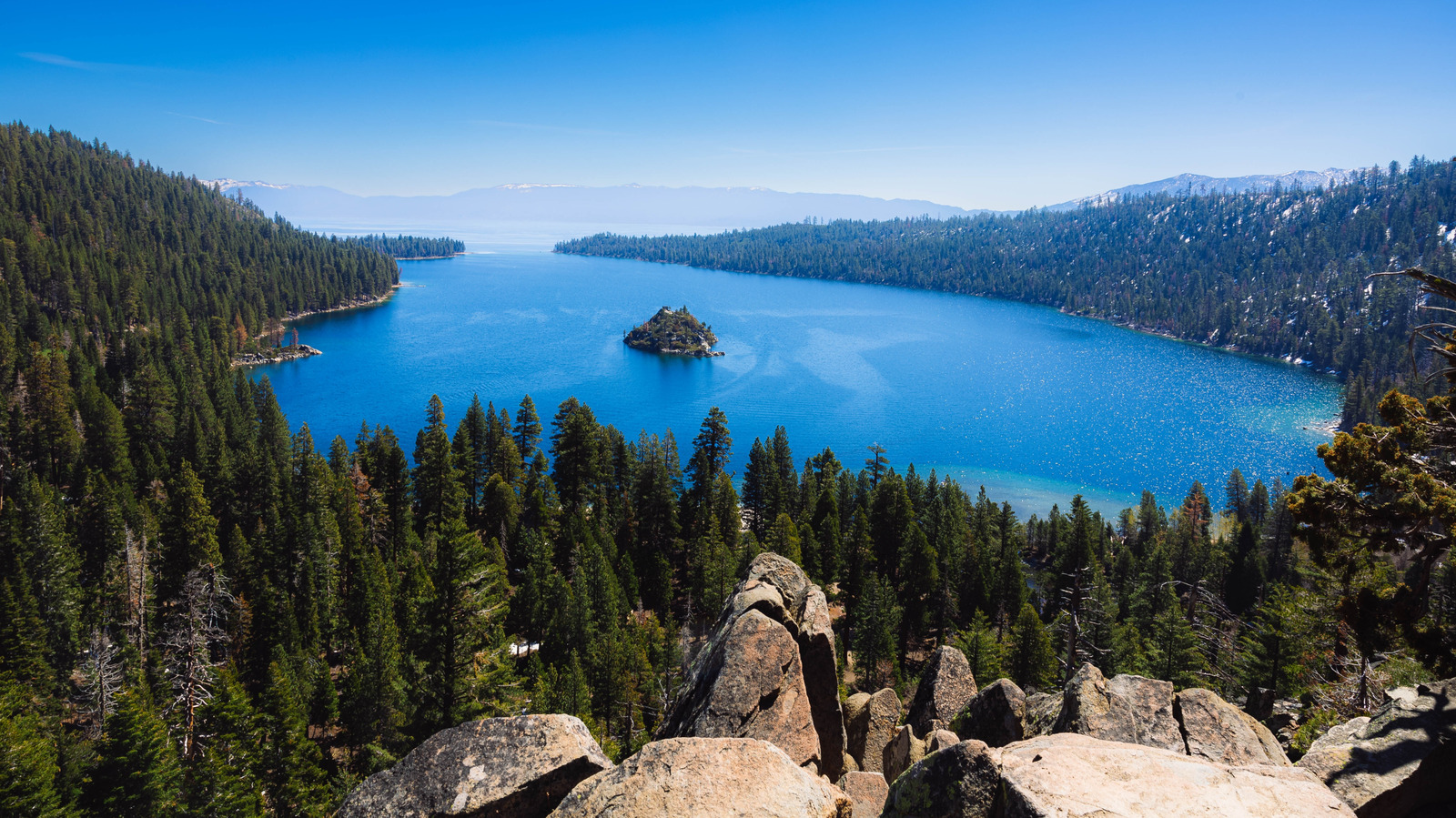 Le lac le plus profond de Californie est également le plus populaire avec son eau cristalline