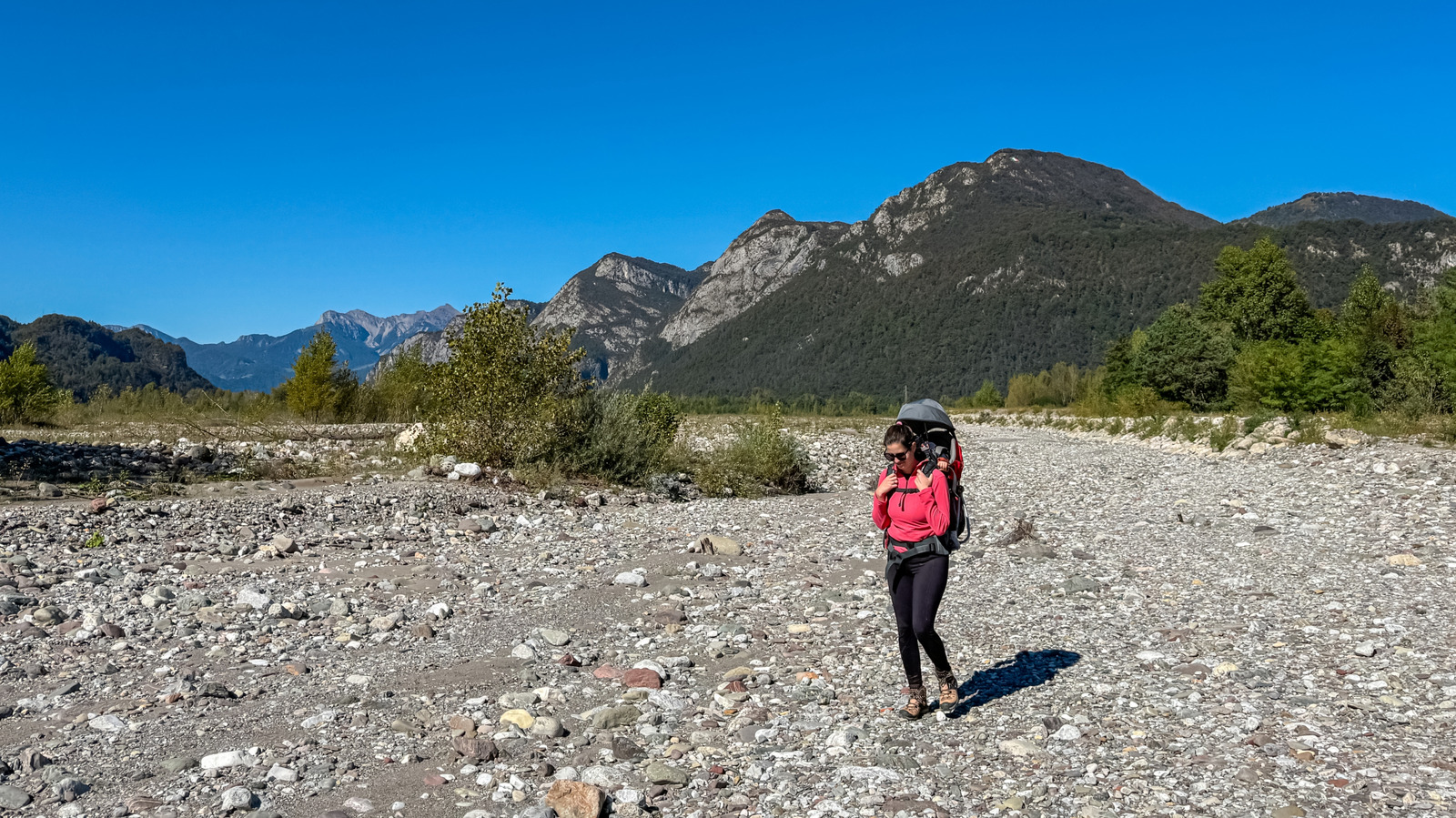Pourquoi les experts en plein air et les survivants mettent en garde contre le camping dans les lits de rivières asséchés