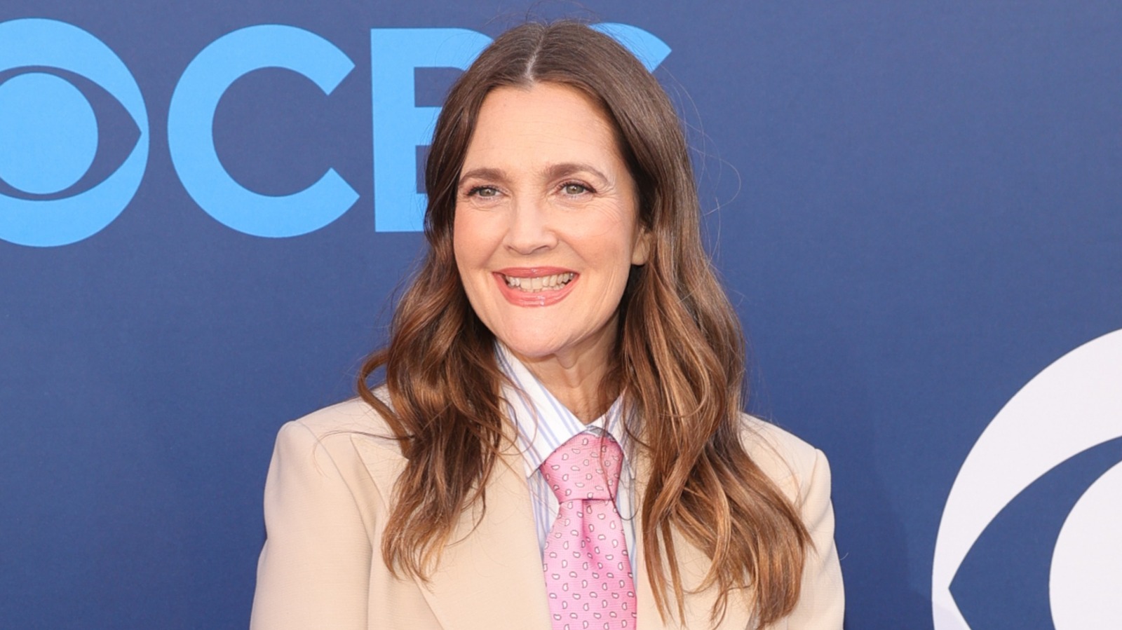 "Un honneur de gagner chaque réplique" : Drew Barrymore n'est pas désolé de rire (ou de vieillir naturellement)