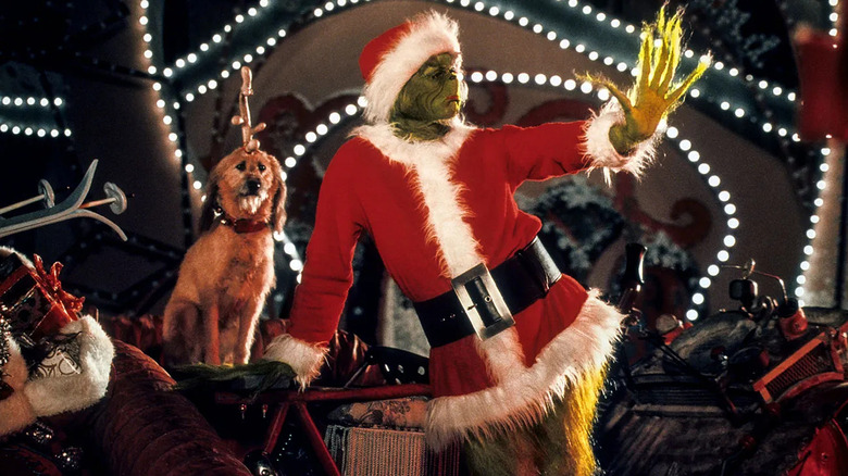 Le Grinch et Max se préparent à monter un spectacle dans Comment le Grinch a volé Noël