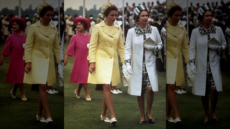 La reine Elizabeth II (à droite) avec la princesse Anne (au centre) et la reine mère (1900 - 2002) à Royal Ascot, le 16 juin 1970