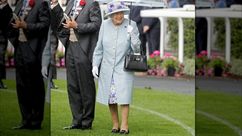 La reine Elizabeth II photographiée lors d'un événement à Royal Ascot (2019)