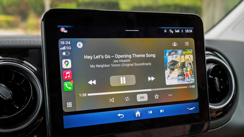 Lecture de musique sur un écran d'infodivertissement Apple CarPlay