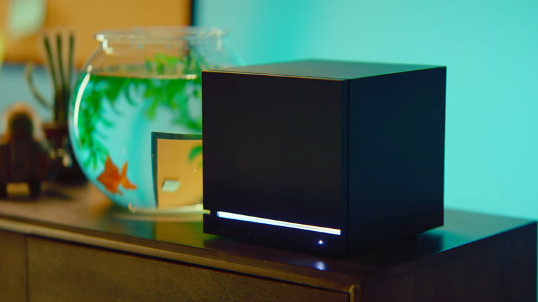 Machine à vapeur avec bol à poisson sur le comptoir