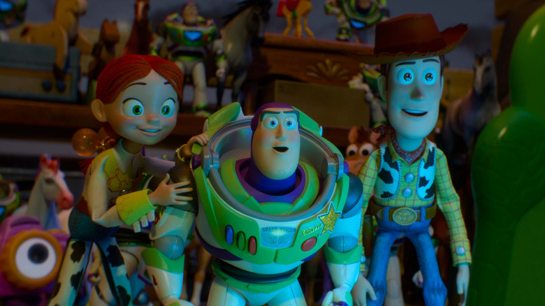 Jessie, Buzz et Woody regardent l'écran de Lillypad dans Toy Story 5