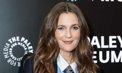 Les 2 césariennes de Drew Barrymore ont eu des conséquences néfastes sur son corps, mais elle réapprend à l'aimer