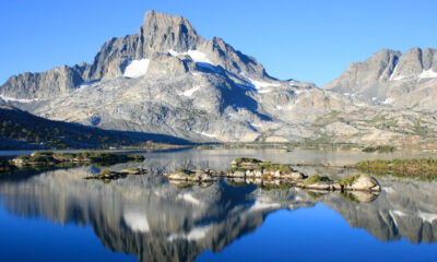 Le lac californien près du parc national de Yosemite est une escapade pittoresque en montagne pour les randonneurs passionnés