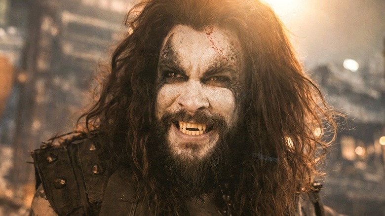 Jason Momoa dans le rôle de Lobo dans Supergirl